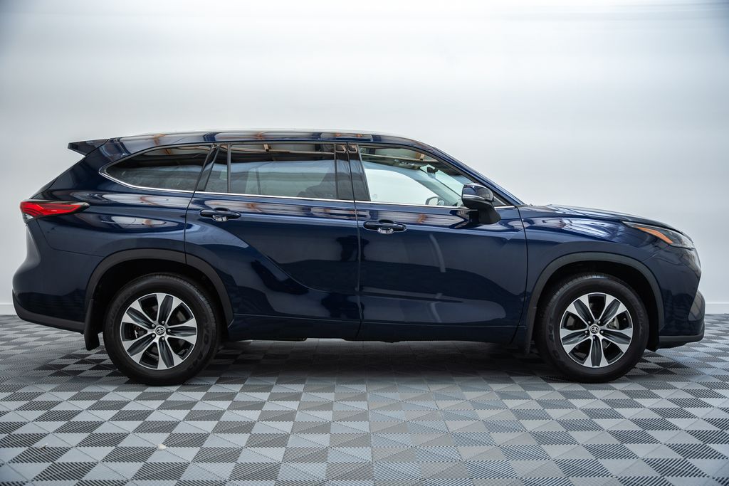 ToyotaHighlander Hybrid4
