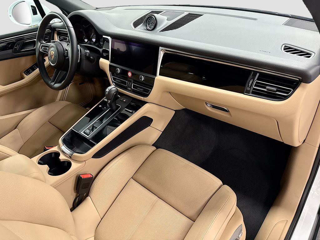 Thumbnail: 2025 Porsche Macan - 19