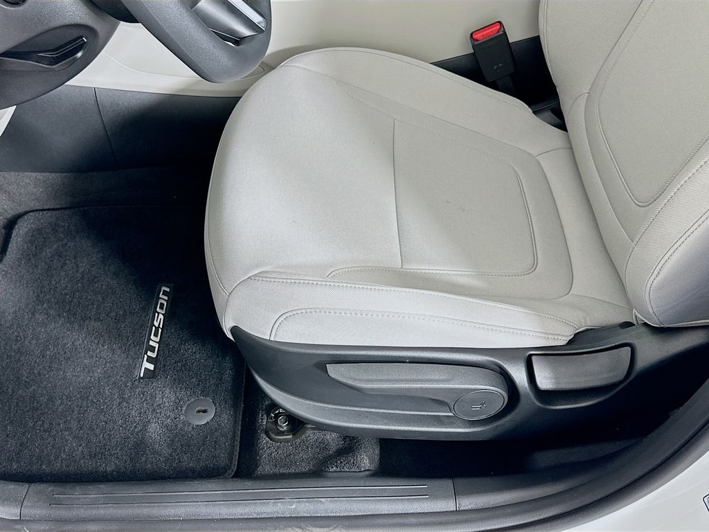2025 Hyundai Tucson SE 19