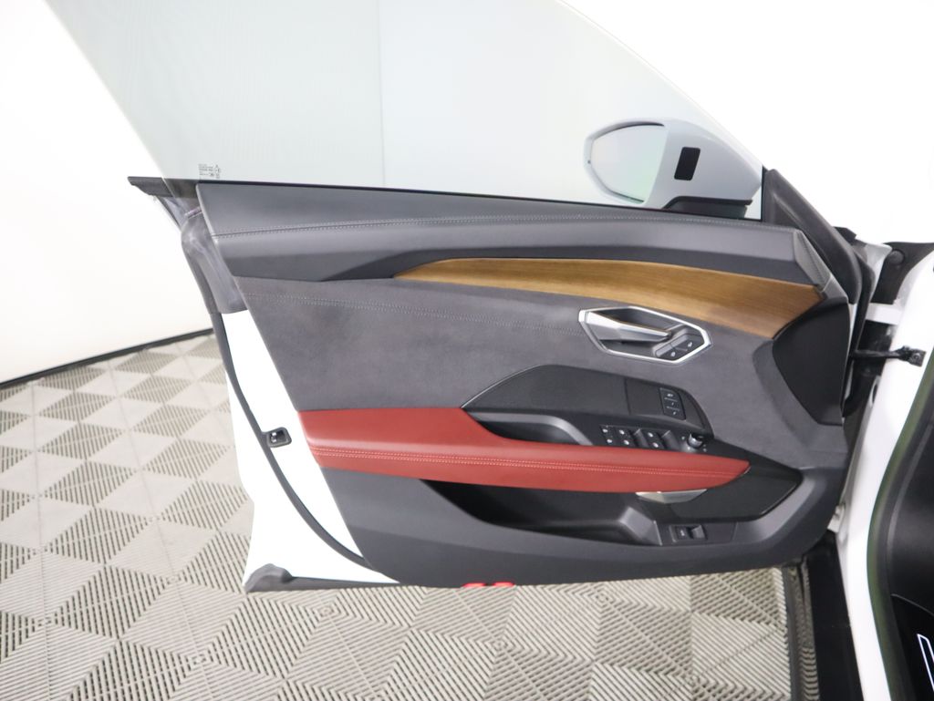 Thumbnail: 2023 Audi e-tron GT - 25