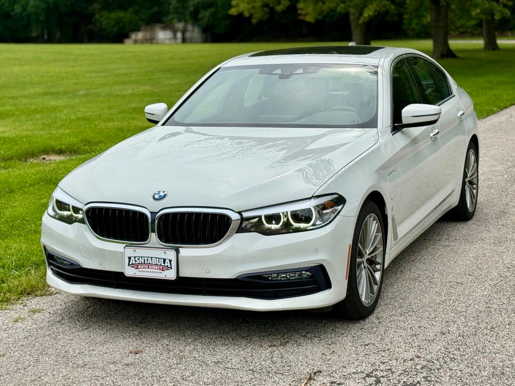 Alpine White 2018 BMW 5 Series Sedan All-Wheel Drive 8-Speed Automatic