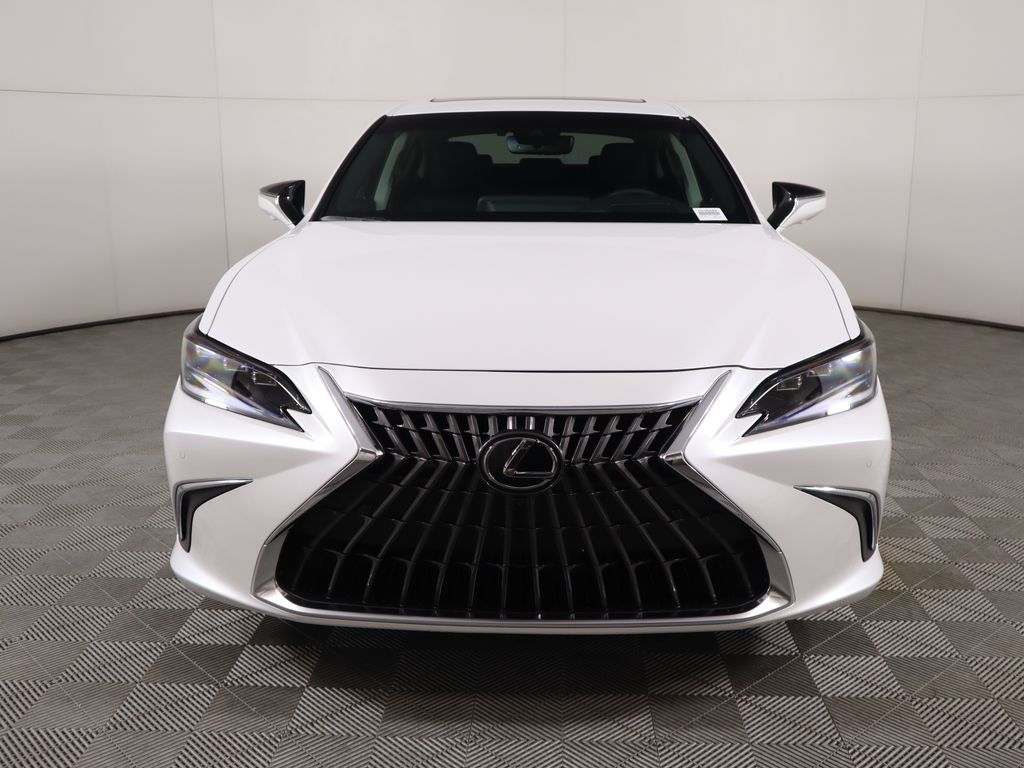 Used 2025 White Lexus 300h Luxury image 2