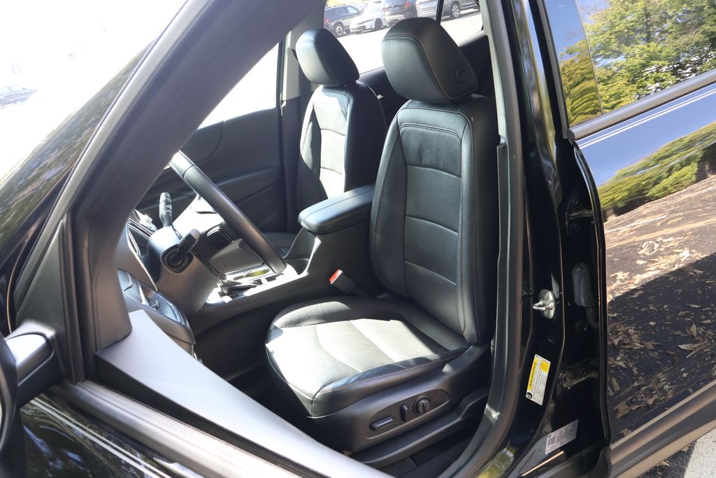 Thumbnail: 2021 Chevrolet Equinox - 31