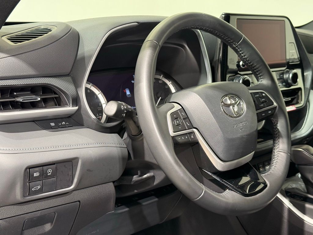Thumbnail: 2024 Toyota Highlander - 17