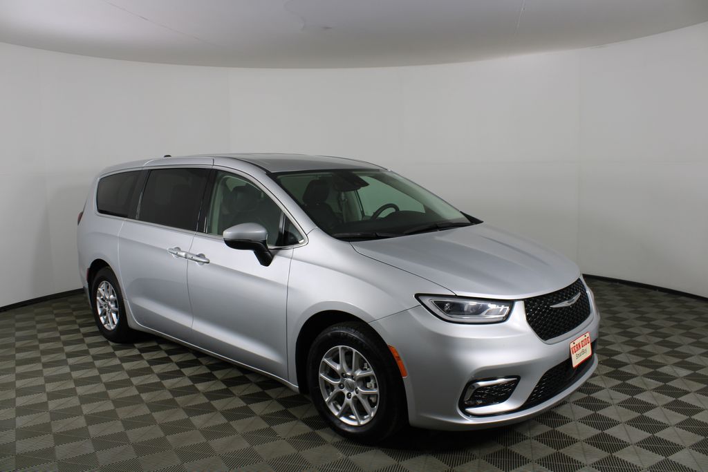 Used 2023 Chrysler Pacifica for sale in 