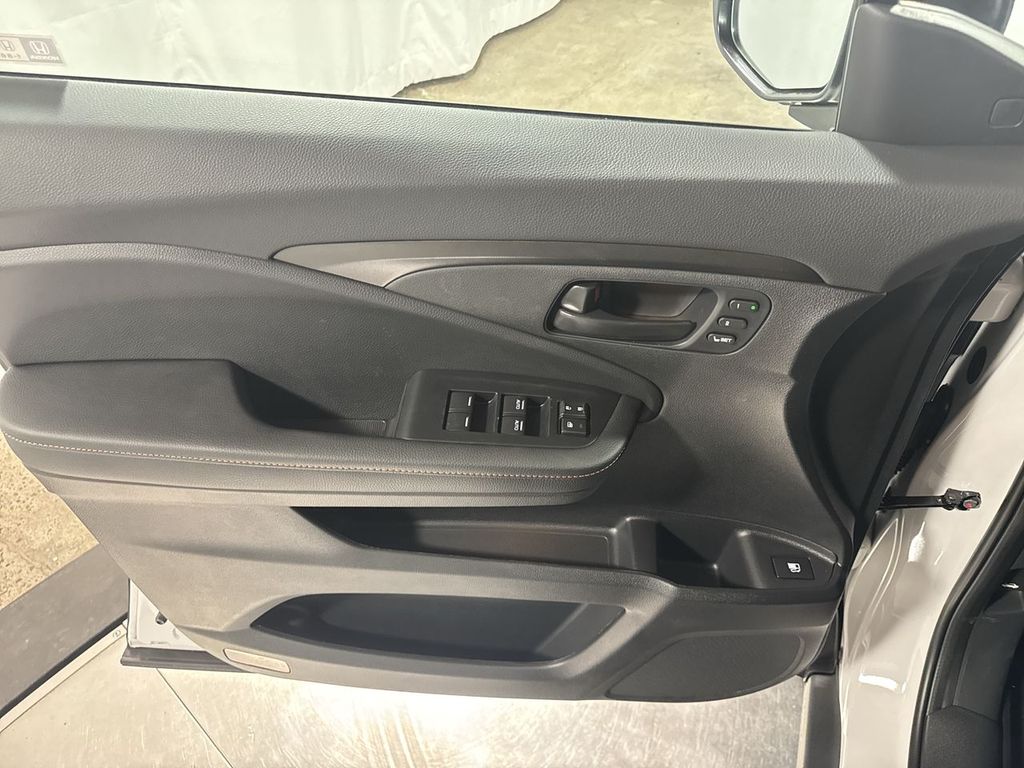 new 2025 Honda Ridgeline car, priced at $47,285