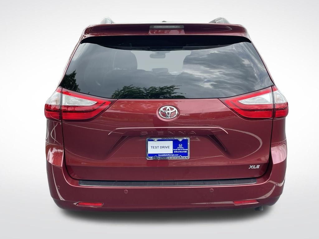 Thumbnail: 2017 Toyota Sienna - 5