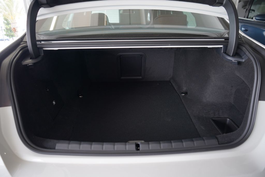 Thumbnail: 2025 BMW i7 - 21