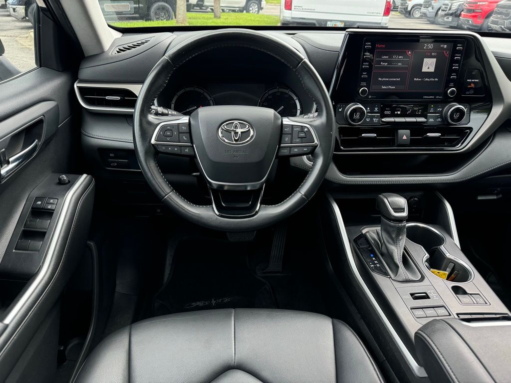 2021 Toyota Highlander XLE 17