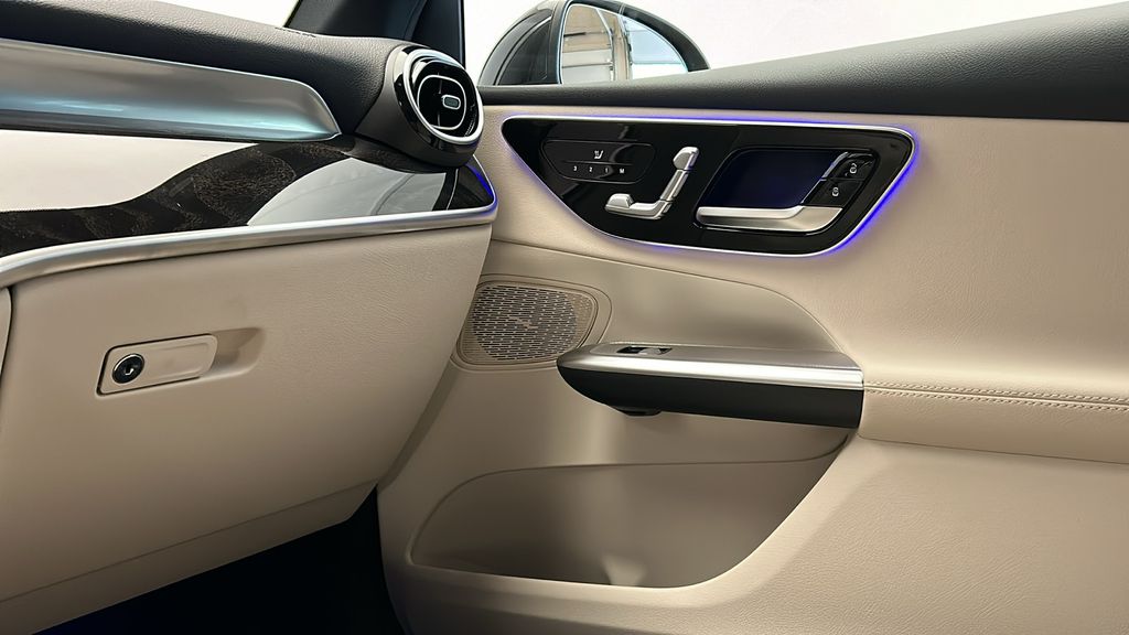 2025 Mercedes-Benz GLC 300 20