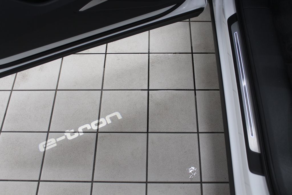 Thumbnail: 2024 Audi Q8 e-tron - 14
