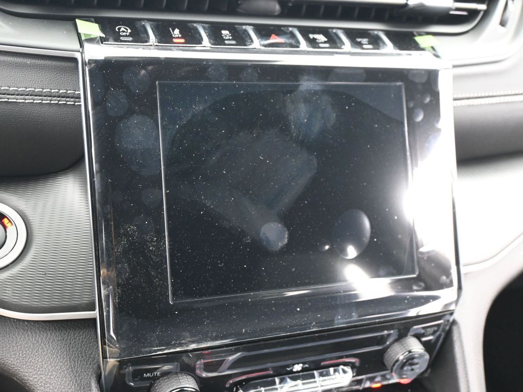 New 2026 Silver Zynith Jeep Laredo image 18