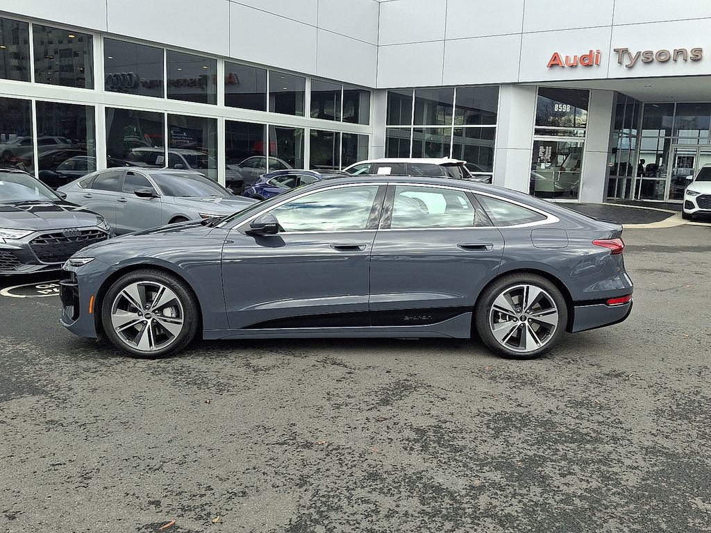 Thumbnail: 2025 Audi e-tron S - 7