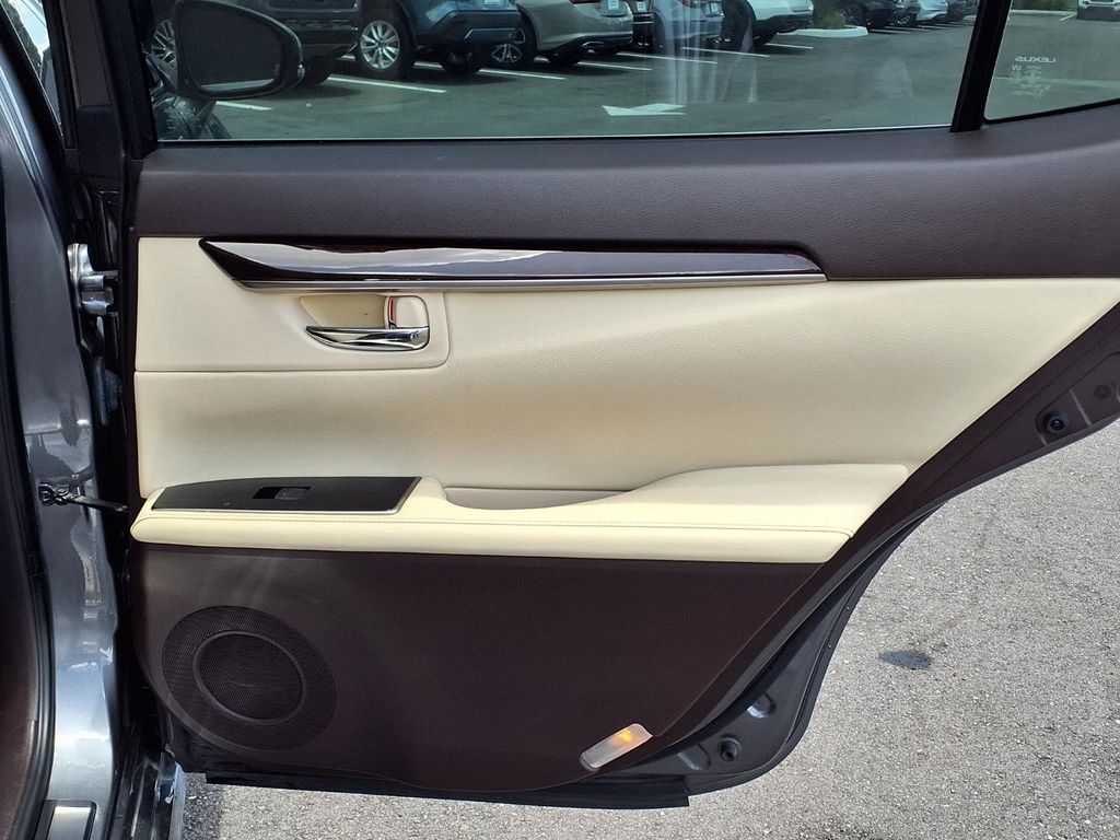 Used 2017 Lexus ES Sedan