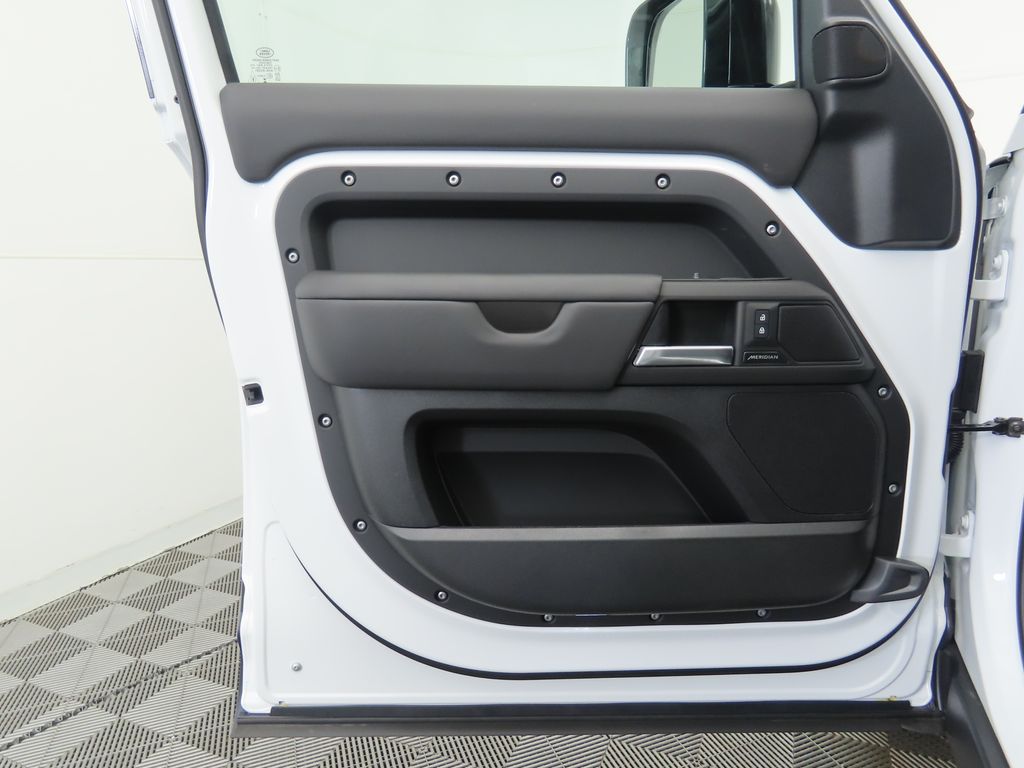 Thumbnail: 2025 Land Rover Defender - 23