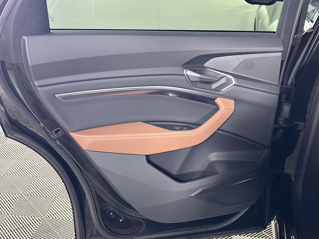 2021 Audi e-tron Premium Plus