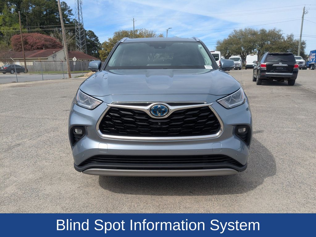 2023 Toyota Highlander Hybrid Platinum