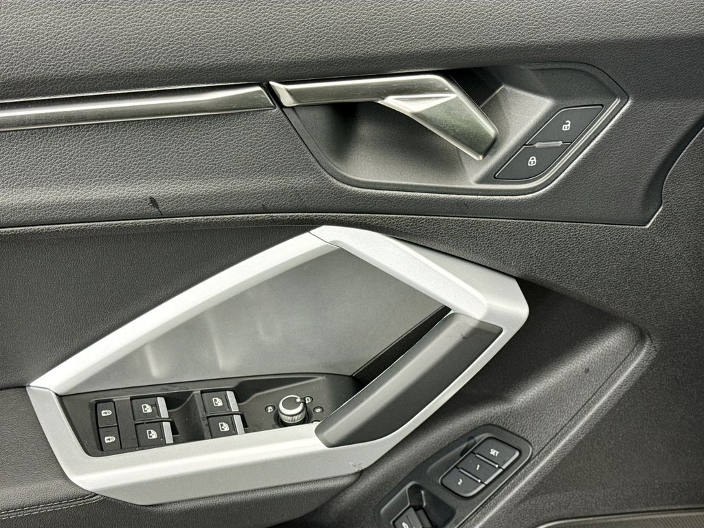 Thumbnail: 2025 Audi Q3 - 21