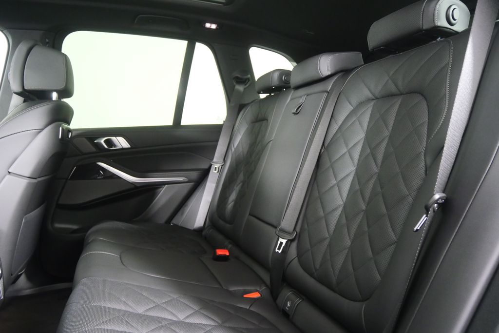 Thumbnail: 2026 BMW X5 - 15