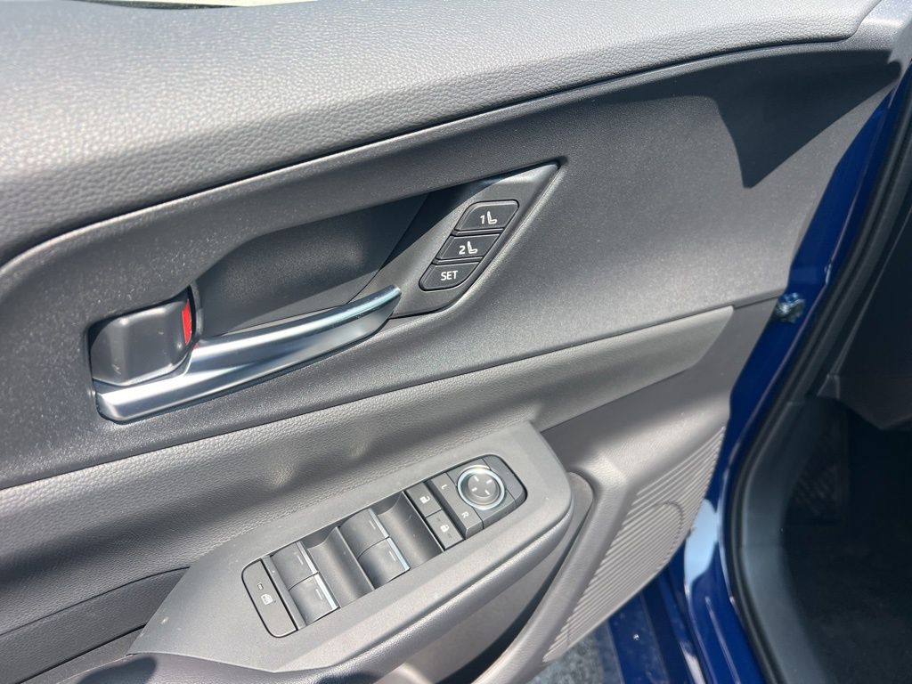 2025 Toyota Prius Plug-in Hybrid XSE Premium photo 15