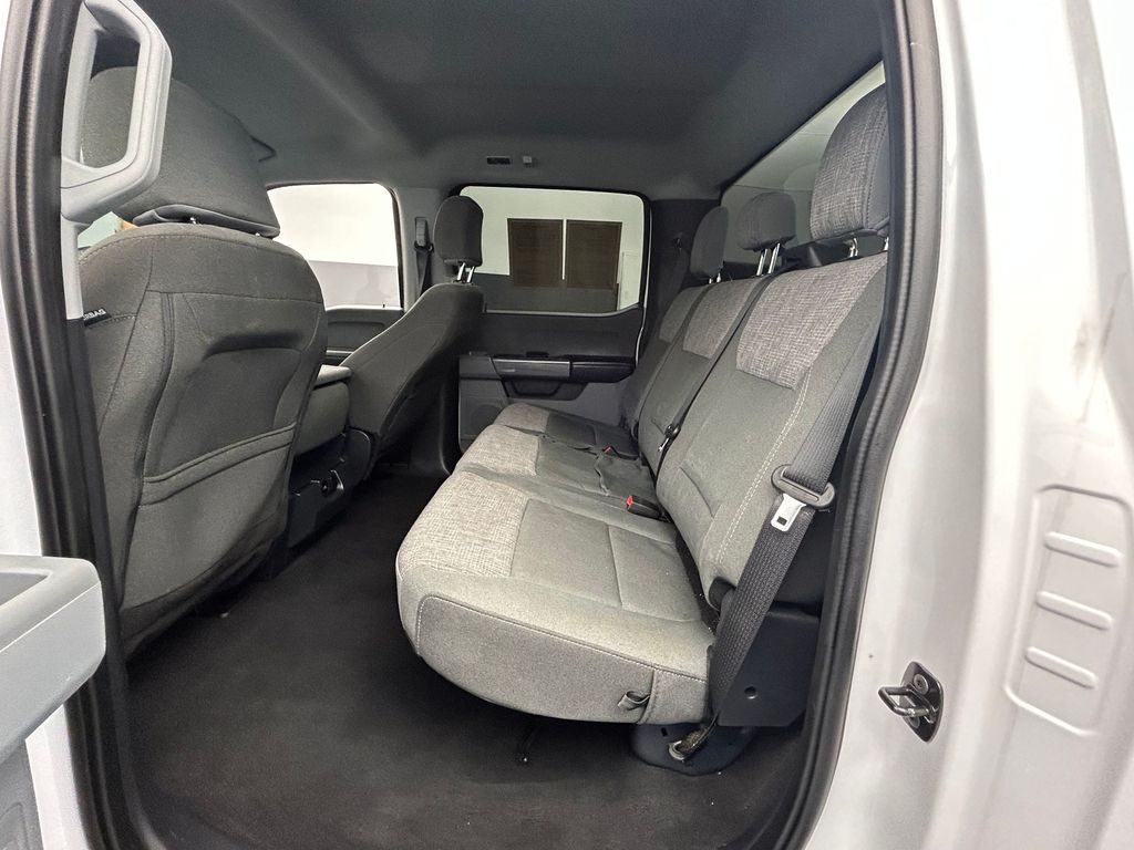 Used 2024 Oxford White Ford XLT image 21