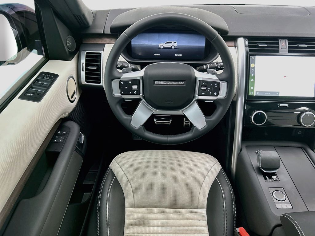 Thumbnail: 2024 Land Rover Discovery - 10