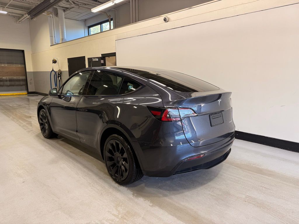 Thumbnail: 2024 Tesla Model Y - 3
