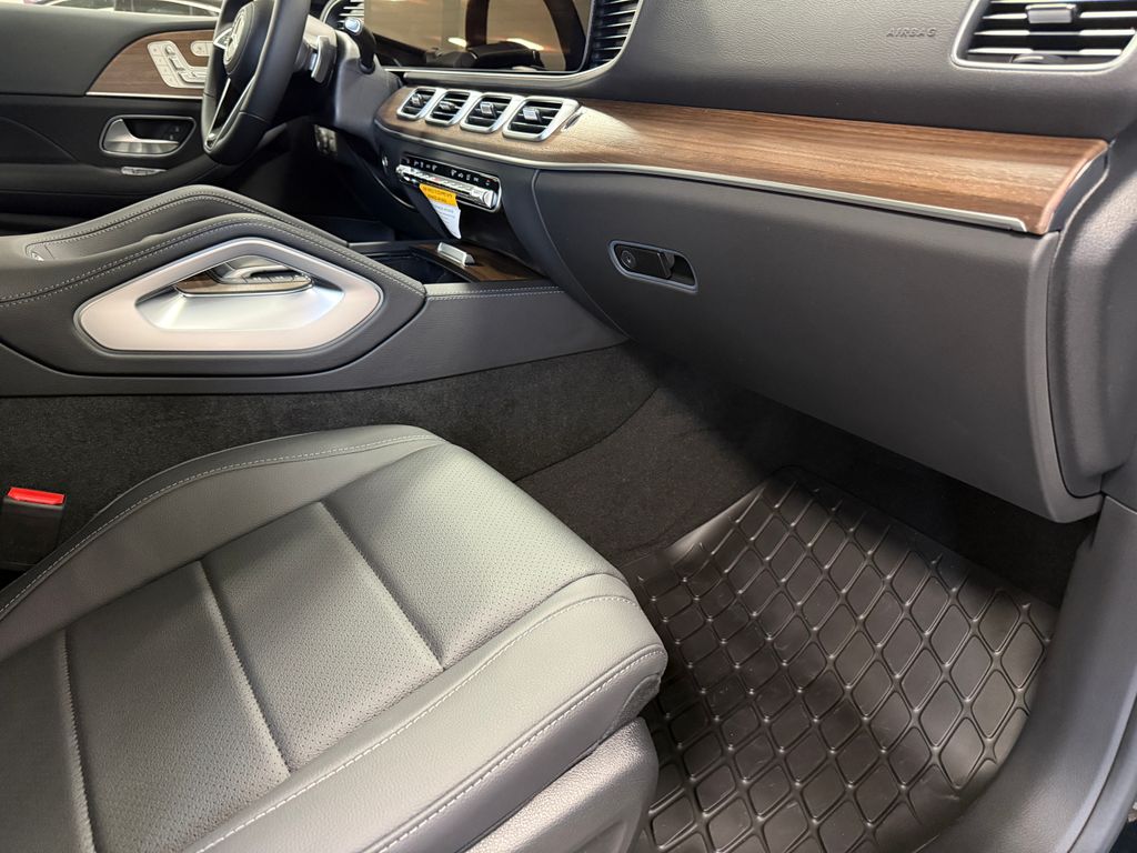 Thumbnail: 2026 Mercedes-Benz GLE - 28