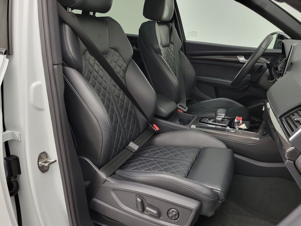 Thumbnail: 2023 Audi SQ5 - 12