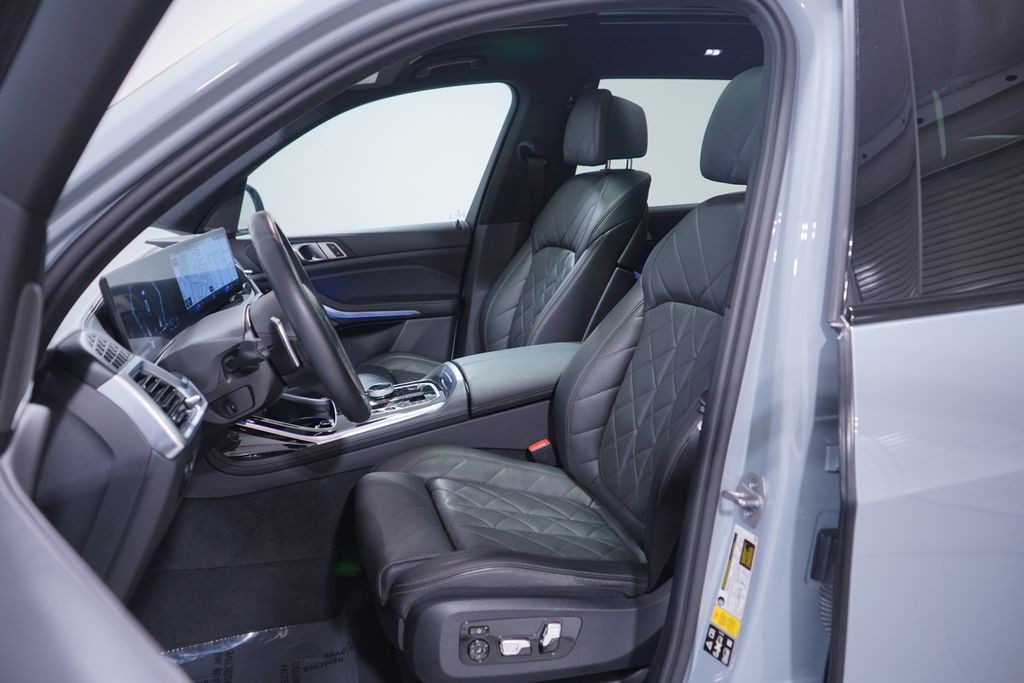 Thumbnail: 2023 BMW X7 - 7