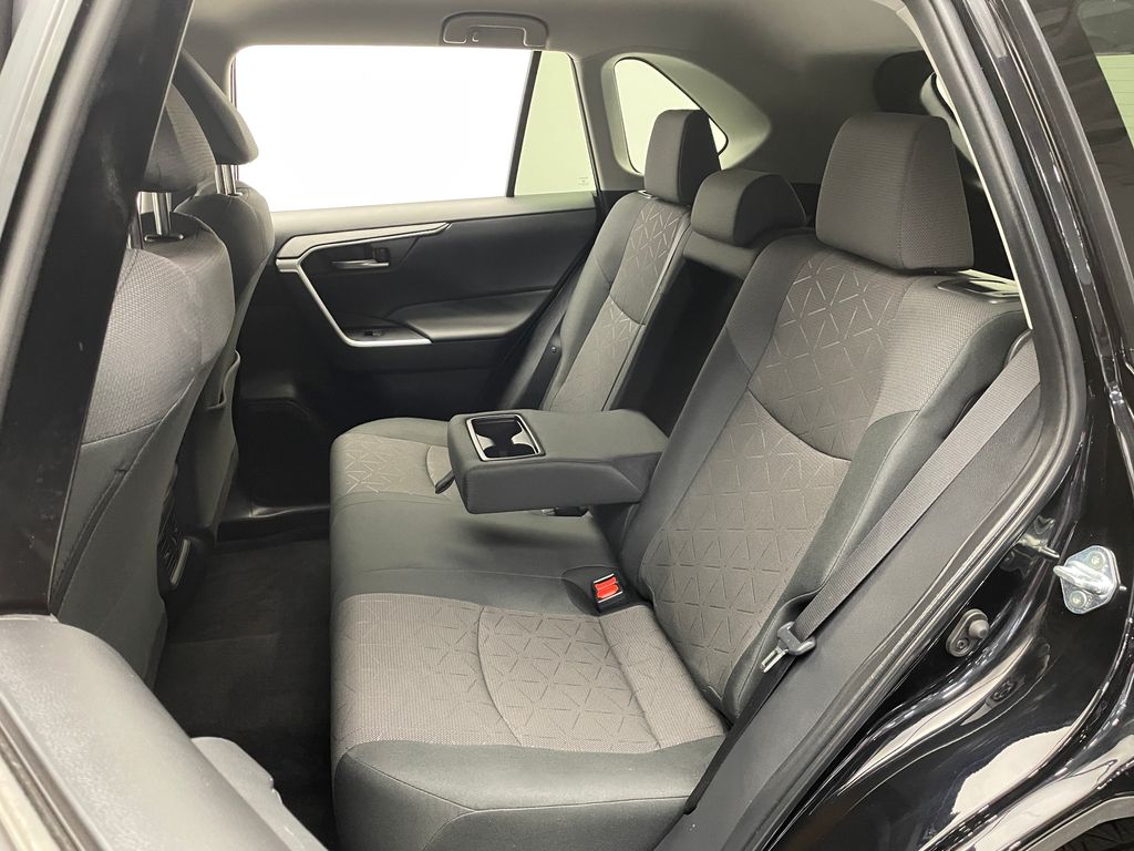 2024 Toyota RAV4 XLE 17
