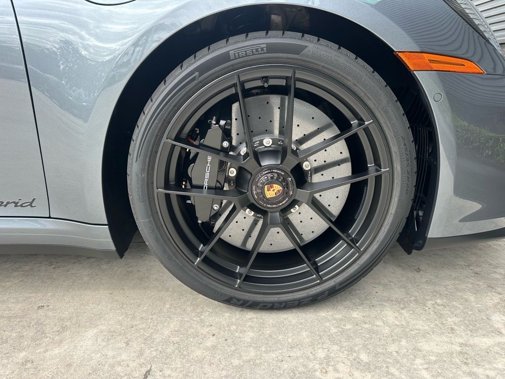 Thumbnail: 2026 Porsche 911 - 16