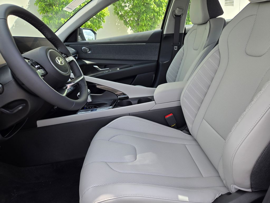 2025 Hyundai Elantra Limited Edition 17
