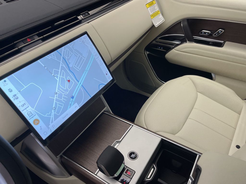 Thumbnail: 2025 Land Rover Range Rover - 21