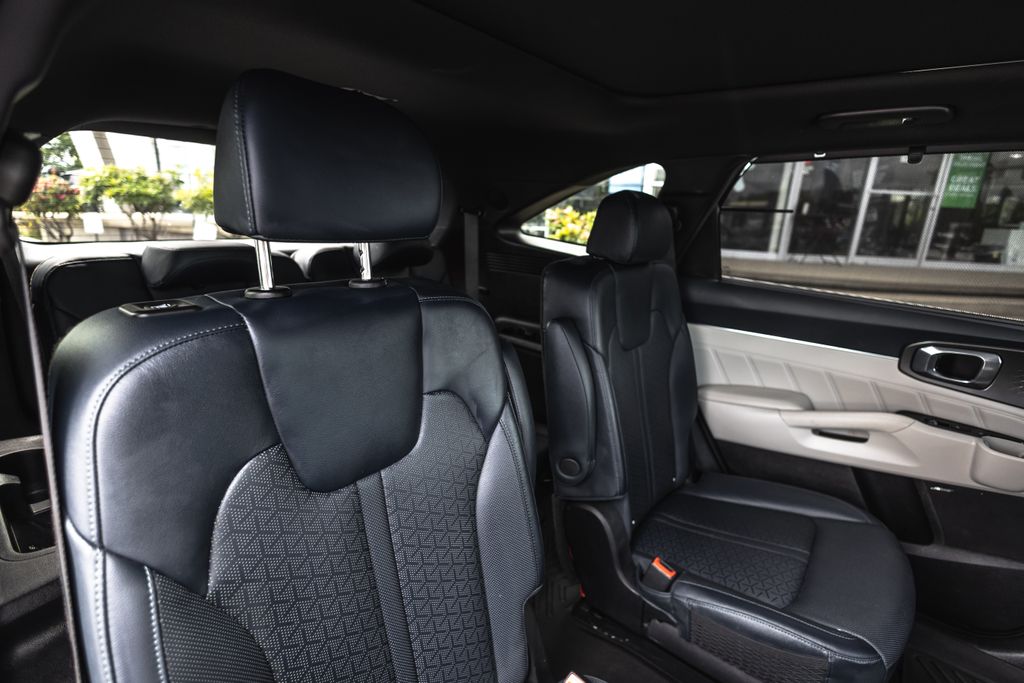 2023 Kia Sorento Plug In Hybrid SX Prestige thumbnail 31