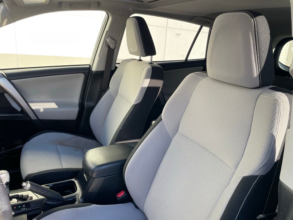 Thumbnail: 2017 Toyota RAV4 - 27