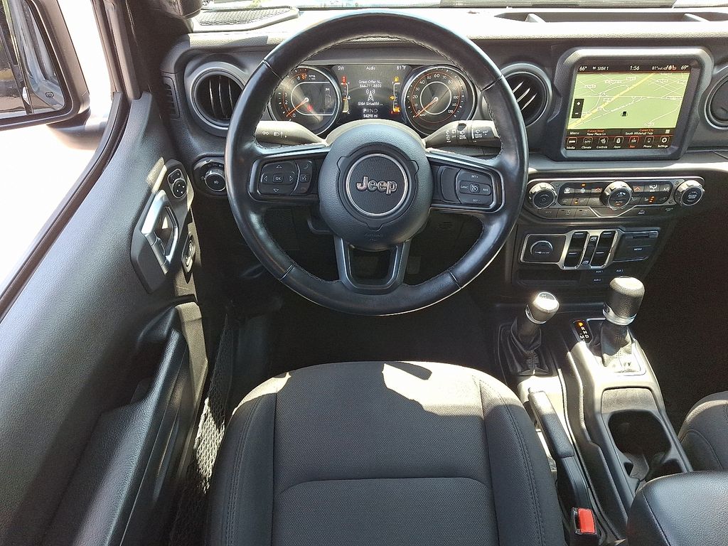 2022 Jeep Wrangler — photo 12
