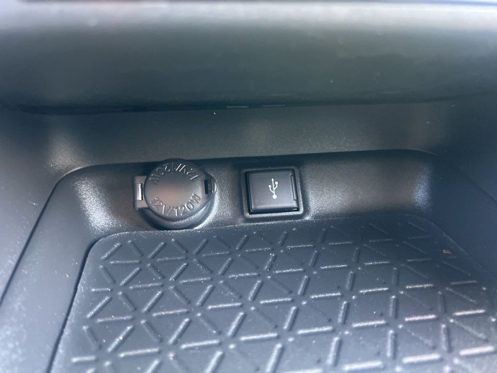 2022 Toyota RAV4 XLE Premium photo