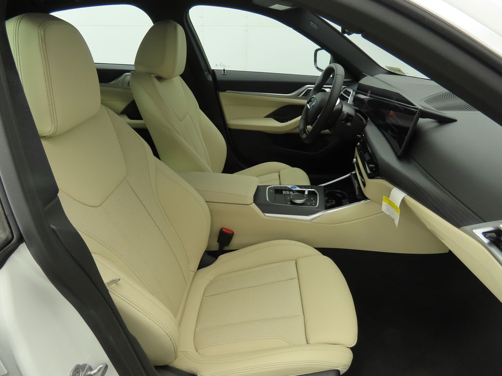 2025 BMW i4 xDrive40 21