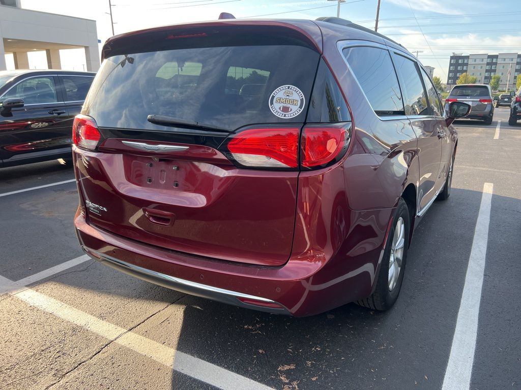 Thumbnail: 2017 Chrysler Pacifica - 3