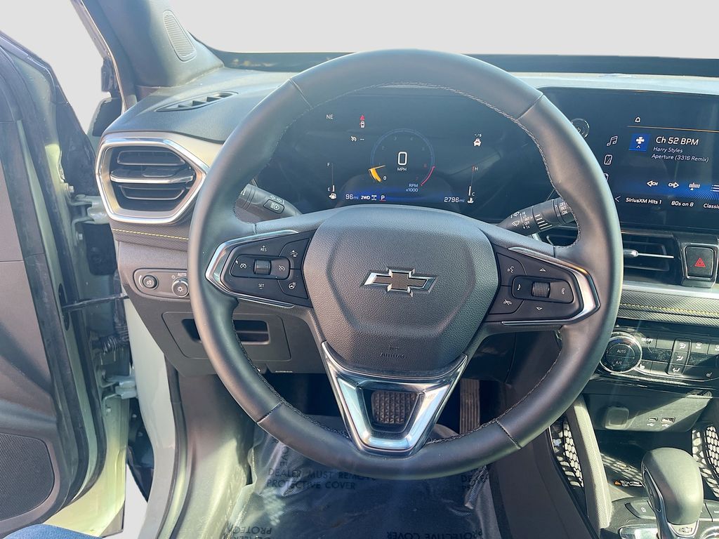 Used 2025 Green Chevrolet ACTIV image 11