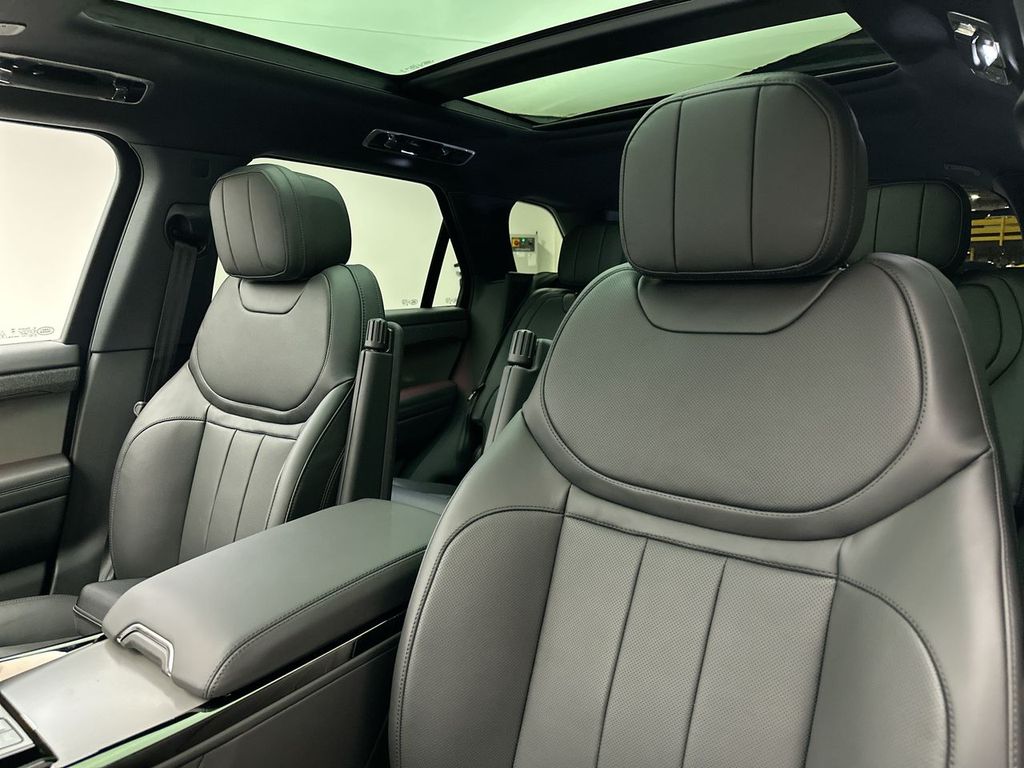 Thumbnail: 2025 Land Rover Range Rover Sport - 9