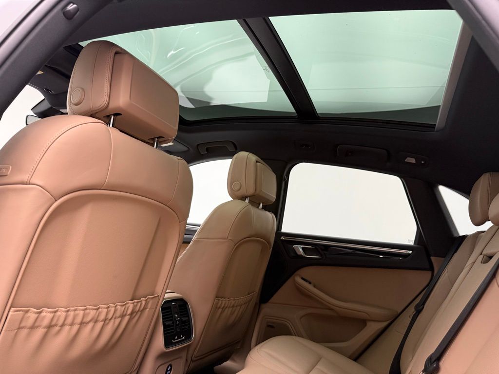 Thumbnail: 2025 Porsche Macan - 28