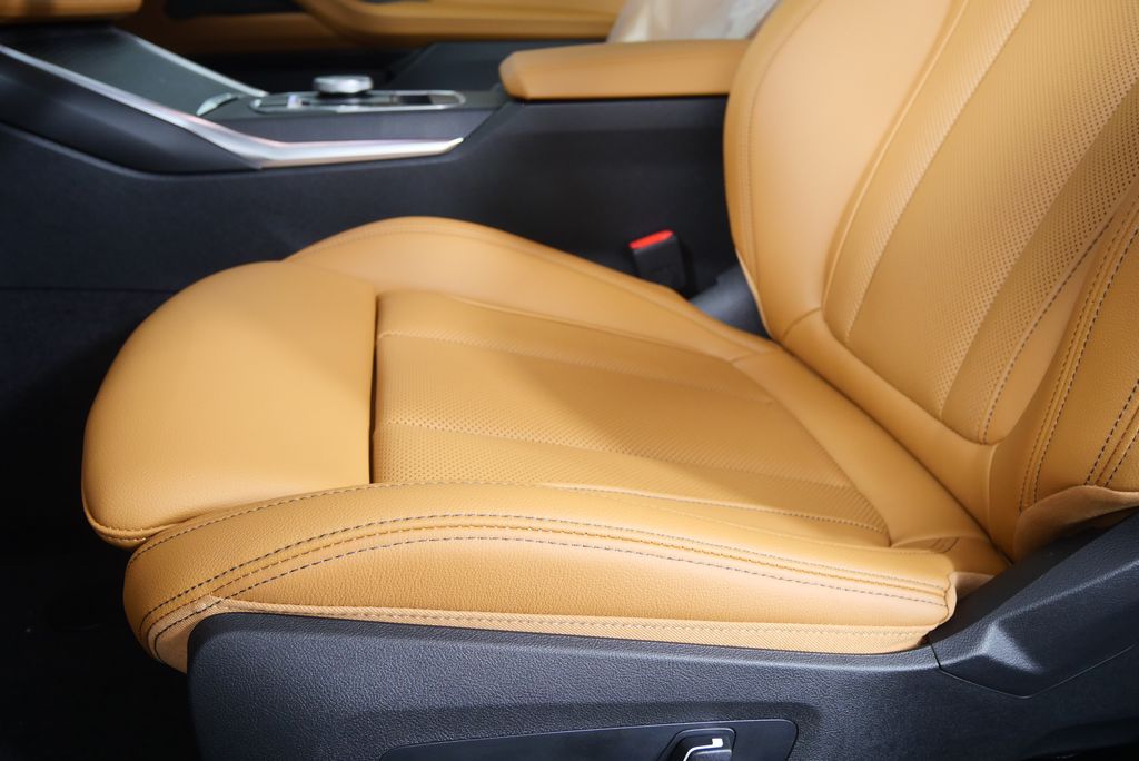 Thumbnail: 2026 BMW 4 Series - 10