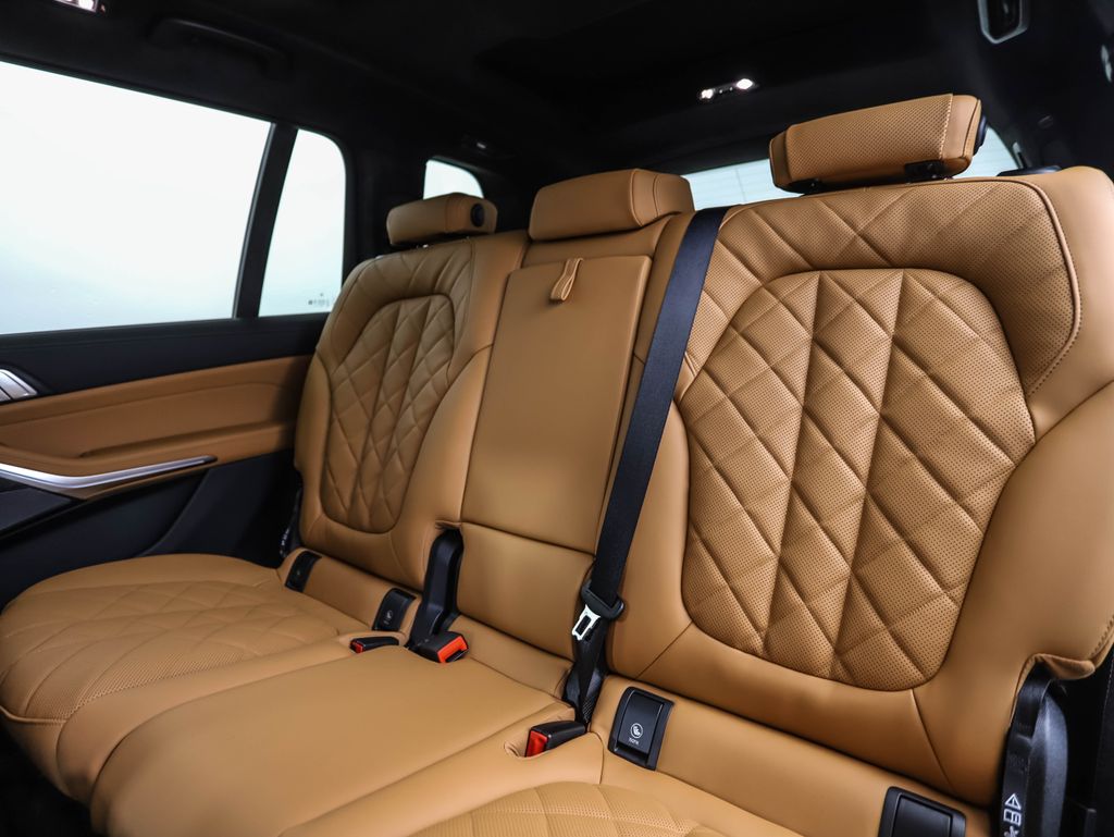 Thumbnail: 2026 BMW X7 - 23