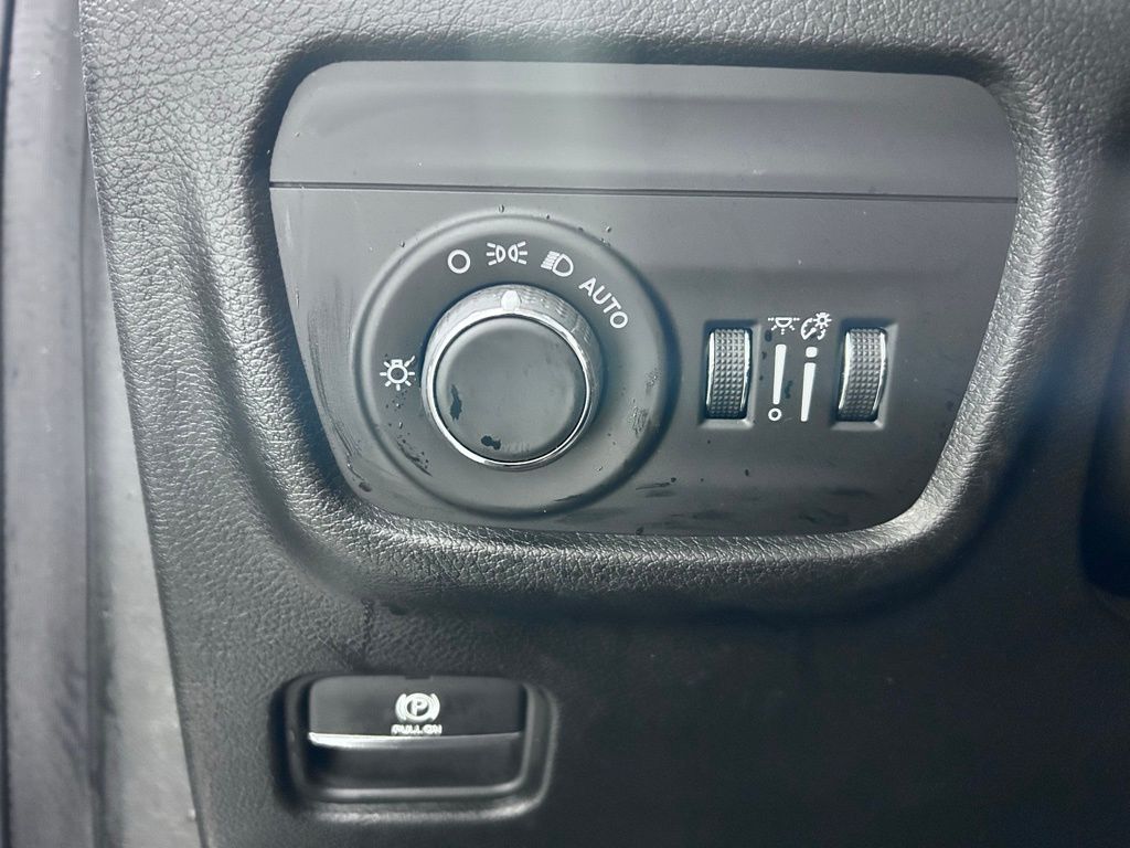 used 2023 Jeep Grand Cherokee car, priced at $32,990