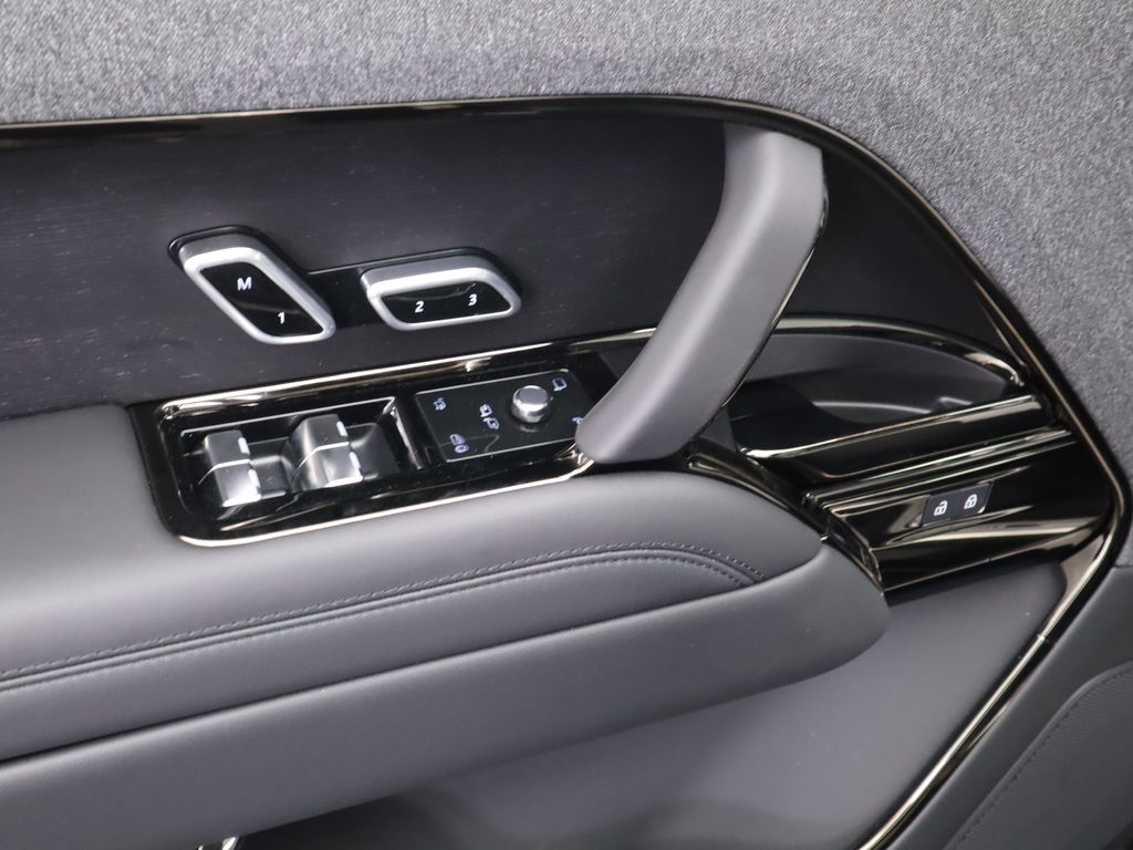 Thumbnail: 2025 Land Rover Range Rover Sport - 24