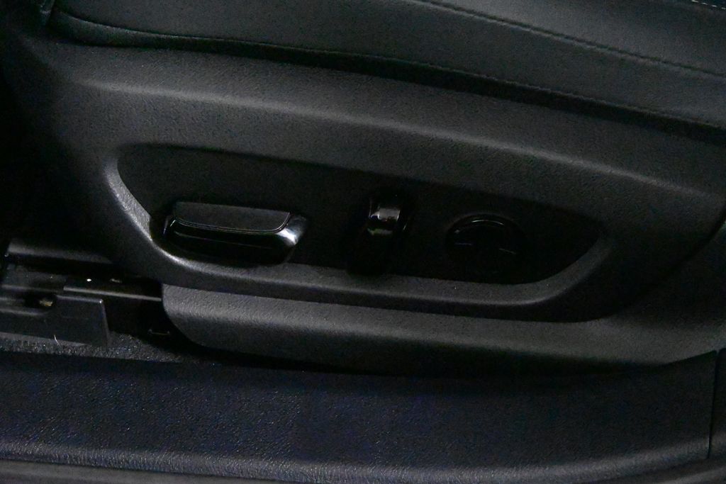 Thumbnail: 2021 Lexus ES - 28