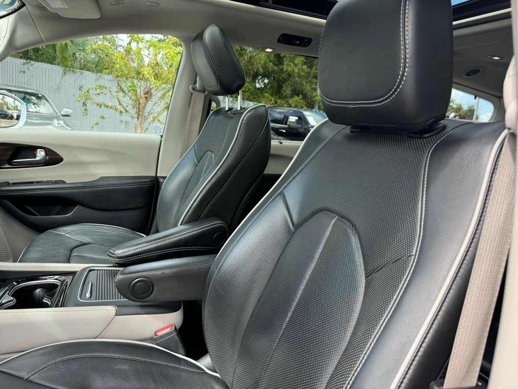 2022 Chrysler Pacifica Limited 35