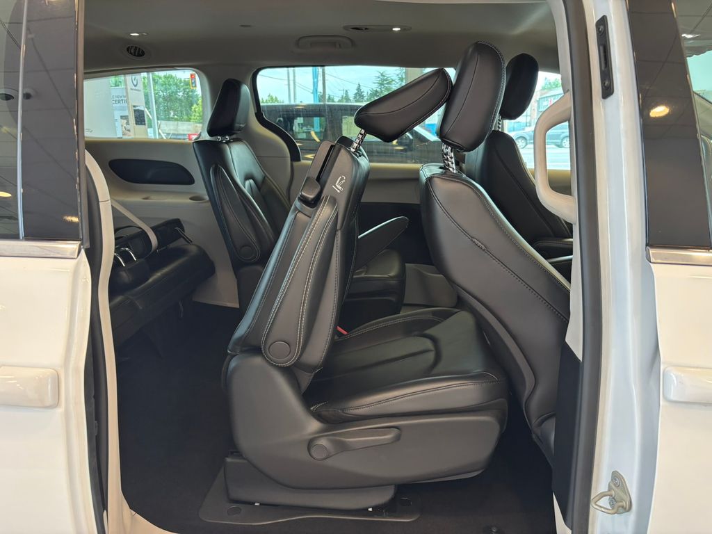2023 Chrysler Pacifica Hybrid Touring L